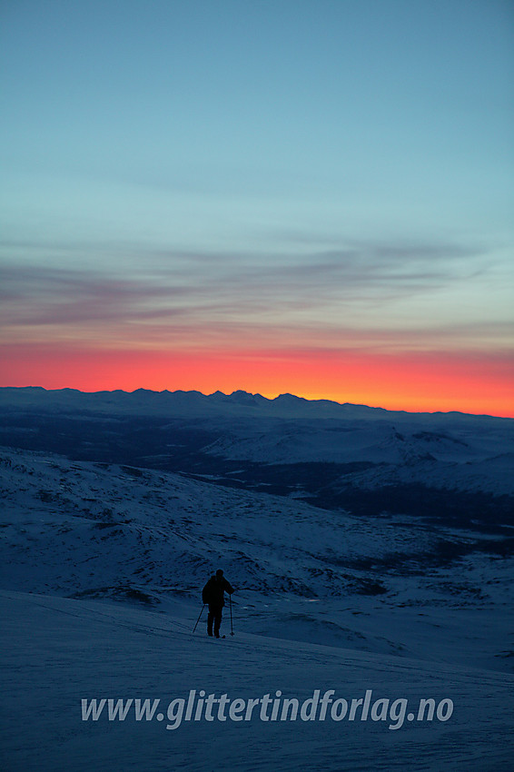 Morgenrøde over Rondane sett fra Besshøe en aprilmorgen.