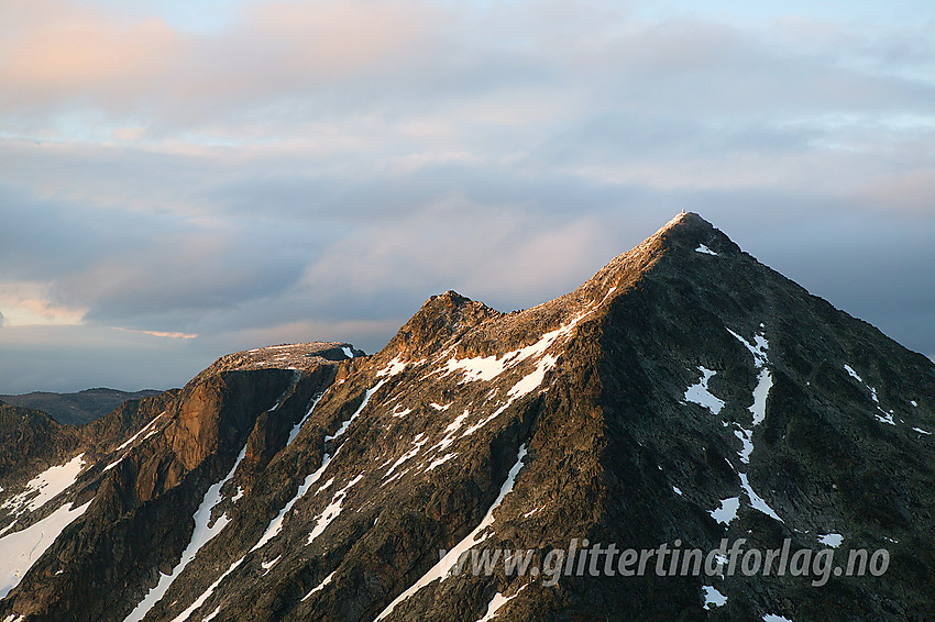 Austre Leirungstinden (2280 moh), Nord for Austre Leirungstinden (ca. 2260 moh) og Skarvflyløyfttinden (2250 moh) sett fra vest.