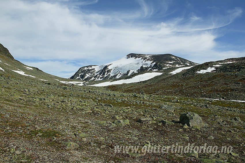 Utsikt oppover Uksedalen mot Galbergtinden (2075 moh).