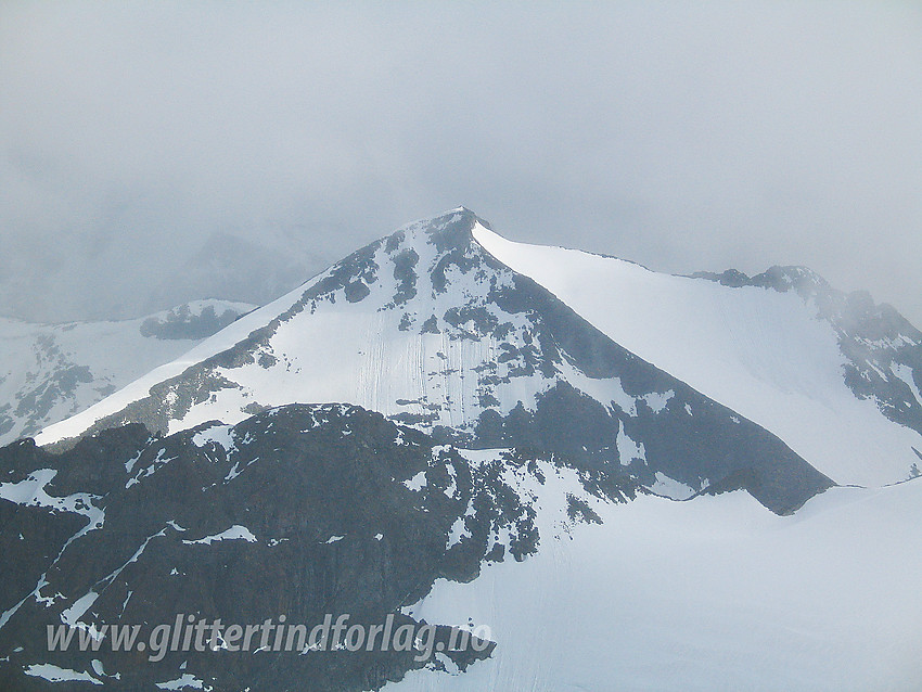 Fra Styggehøe mot Tverrbytthornet (2102 moh). I forgrunnen ses Søre Bukkeholstinden (2058 moh).