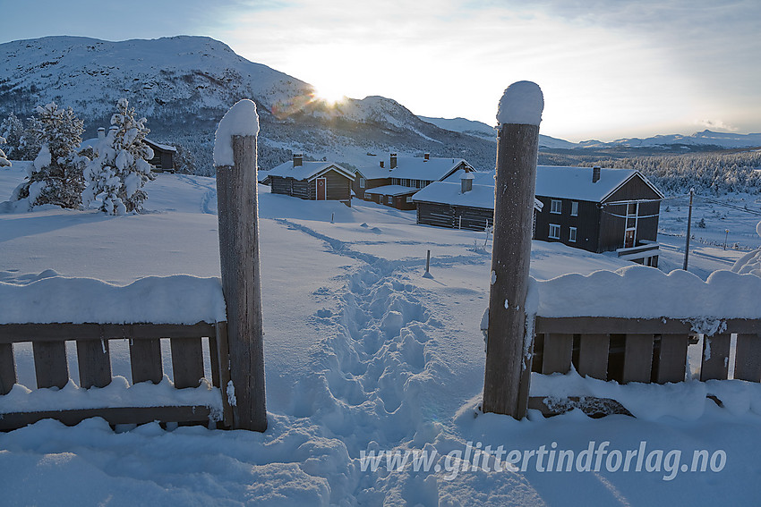 Hindsæter i Sjodalen. Stuttgongkampen (1418 moh) i bakgrunnen.