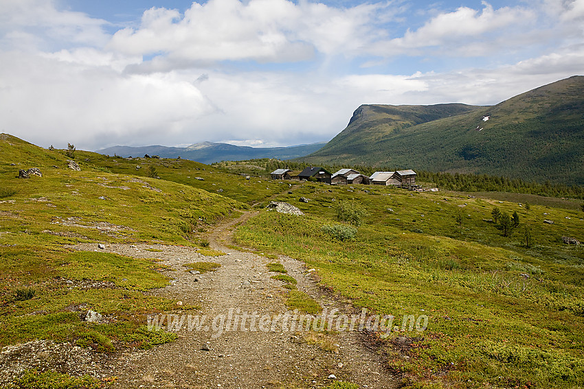 Veolie ligger idyllisk til ovenfor Sjodalen, ved inngangen til Veodalen.