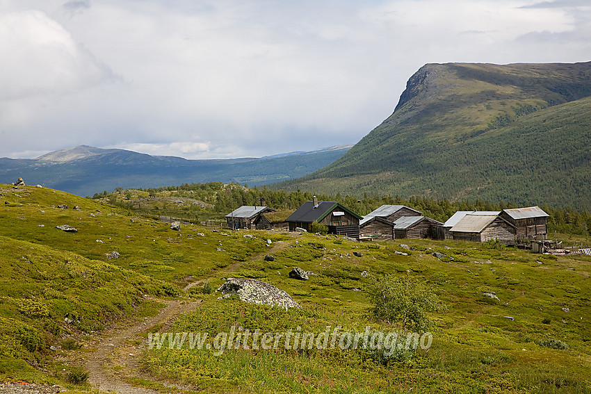 Veolie ligger idyllisk til ovenfor Sjodalen, ved inngangen til Veodalen.