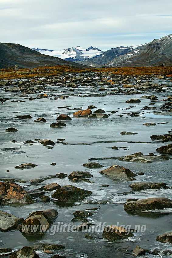 I Veodalen med det kjente panoramaet som Veotindane danner i bakgrunnen.