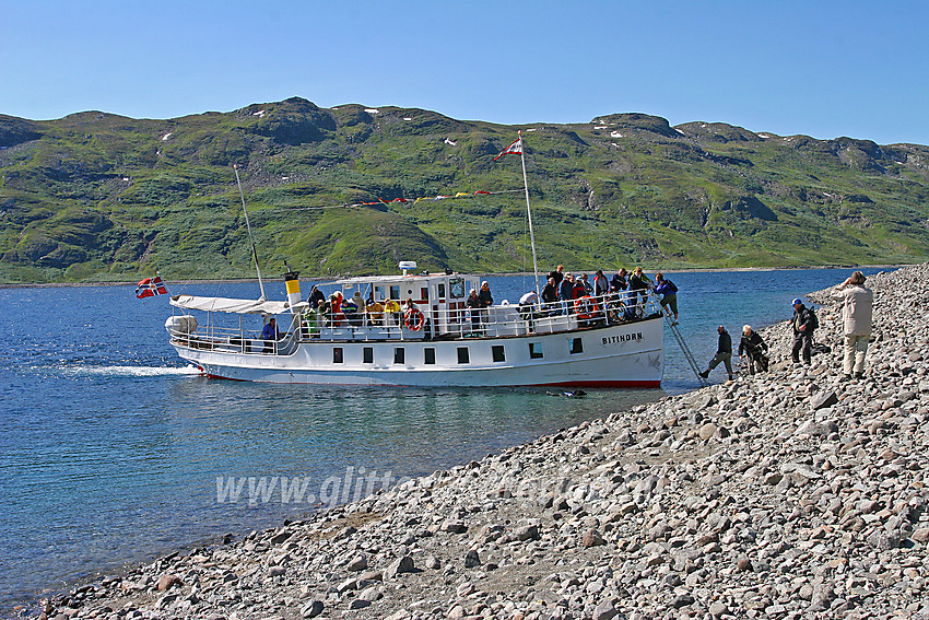 I sommersesongen 2006 var vannstanden på Bygdin til tider så lavt at m/b Bitihorn ikke kunne legge til brygga ved Torfinnsbu, men måtte kjøre rett på stranden litt lenger vest for å kunne sette av fjellvandrerne.