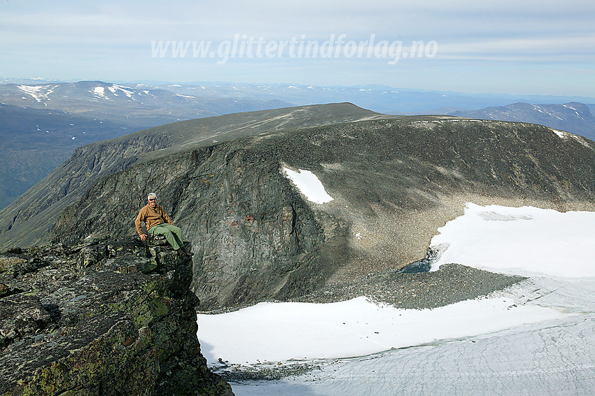 Fra Vesle Galdhøpiggen (2369 moh.) mot Løyftet og Galdhøe (2283 moh.).