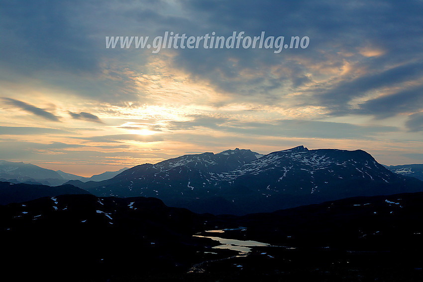 Sommermorgen på Utsikten. Galdebergtinden (2075 moh) til høyre og Slettmarkpiggen (2164 moh) bak i midten.