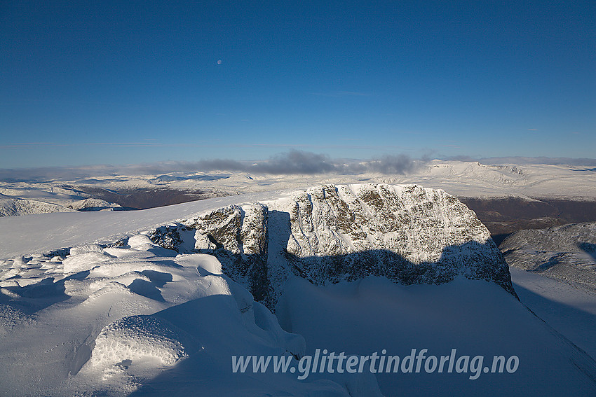 Dumhøe med "Sørtoppen" (2174 moh) og høyeste punkt (2181 moh) i bakgrunnen.